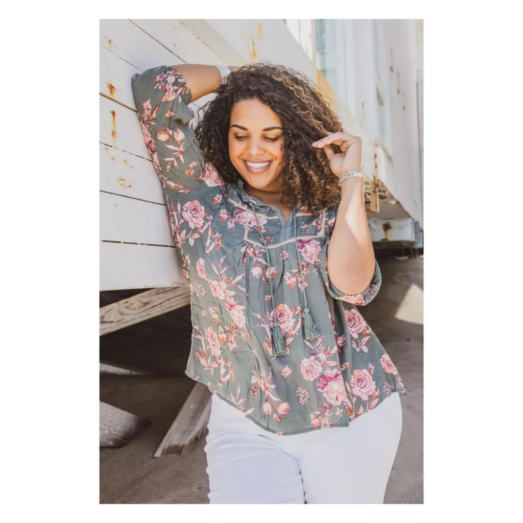 Farmers Marketby One WorldFloral Printed 3/4 Sleeve Bib Tassel Top - Image 9